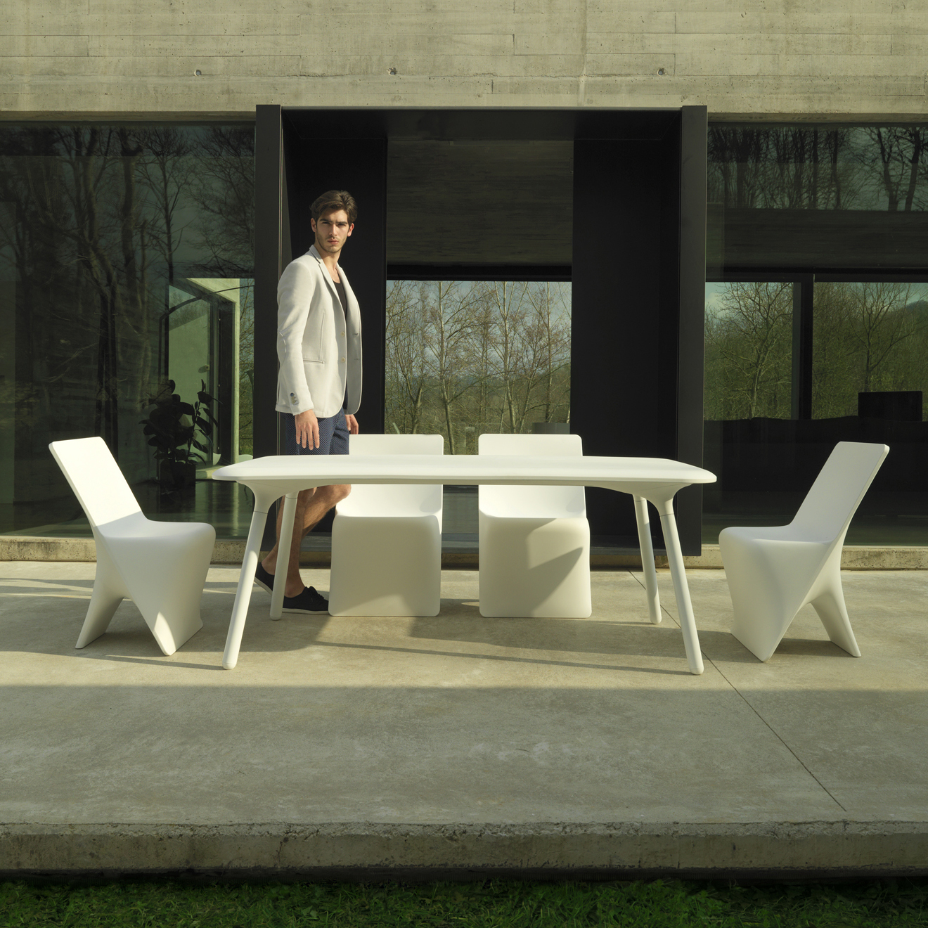 SILLA Y MESA SLOO VONDOM